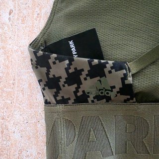 Adidas x Ivy Park sujetador deportivo estampado