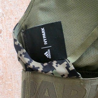 Adidas x Ivy Park sujetador deportivo estampado