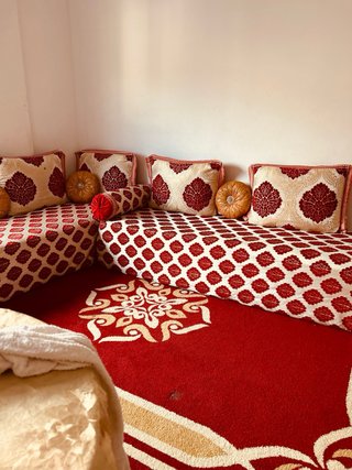 Sofá modular tela y terciopelo rojo y dorado