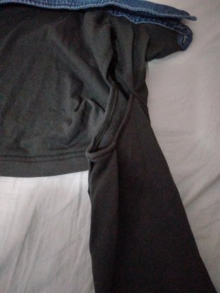 Chaqueta corta tejana hombros