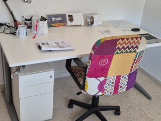 Tavolo da ufficio e sedia