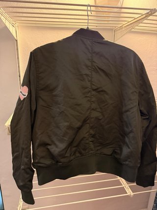 Chaqueta Bomber Pull&Bear Verde Talla XL parches