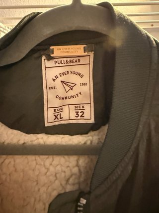 Chaqueta Bomber Pull&Bear Verde Talla XL parches
