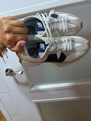 Tenis New Balance 327 Blanco y Azul