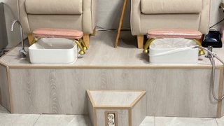 Zona Pedicura Completa: Butacas, Grifos y Pediluvi