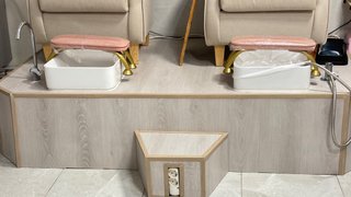 Zona Pedicura Completa: Butacas, Grifos y Pediluvi