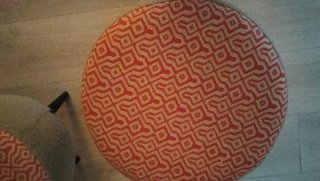 2 taburetes tapizado  Gris, beige y Naranja.