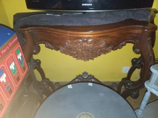 Cómoda de madera tallada estilo clásico