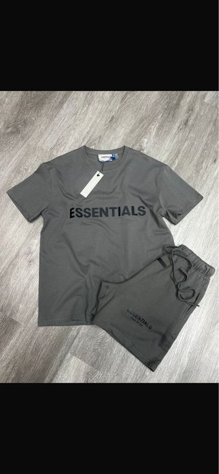 Conjunto Essentials Gris Camiseta y Pantalón Corto