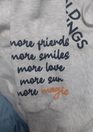Sudadera mujer gris con capucha y texto. Talla S.