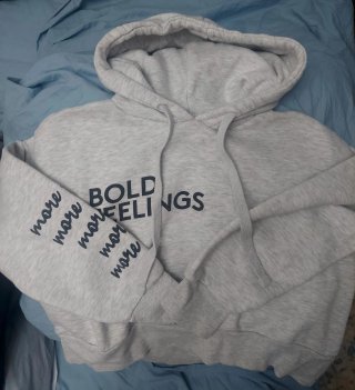 Sudadera mujer gris con capucha y texto. Talla S.