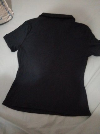Polo con lazo de encaje