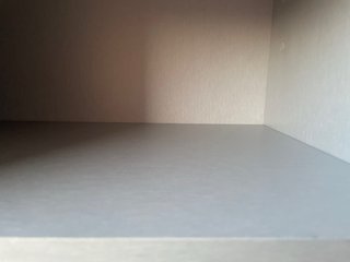 Mueble gris de madera
