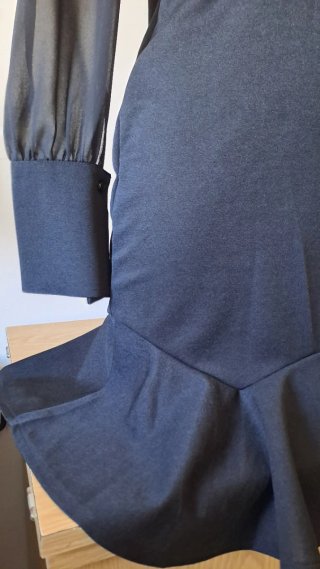 Vestido negro elegante mangas transparentes