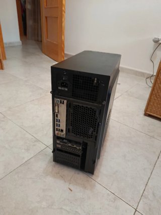 Torre PC para jugar y estudiar o trabajar