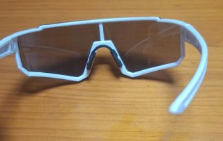 Gafas de sol deportivas blancas y plateado