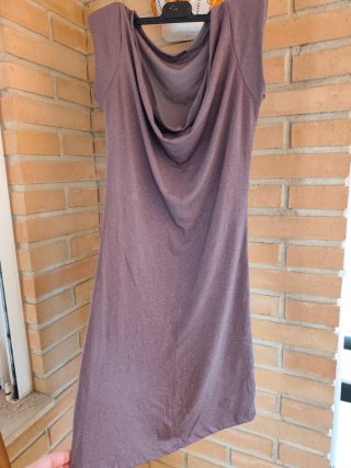 Vestido gris fiesta con brillo y purpurina dorada
