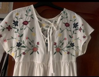 Vestido blanco bordado flores