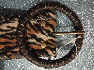 Bolso y cinturón estampado leopardo