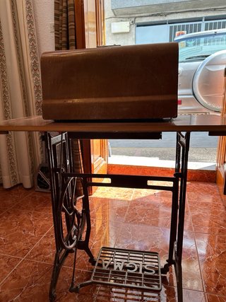 Máquina de coser antigua SIGMA con mueble