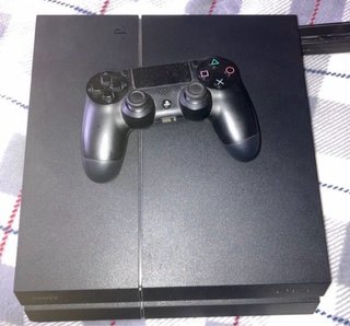 PS4 Slim (PlayStation 4)