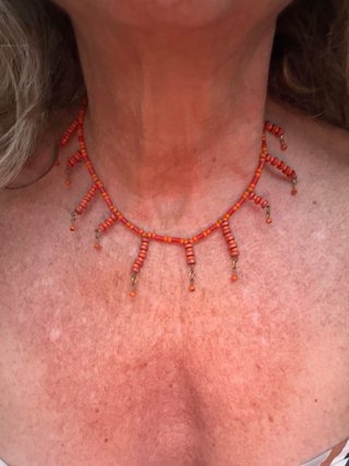 Collar Coral de madera veraniego
