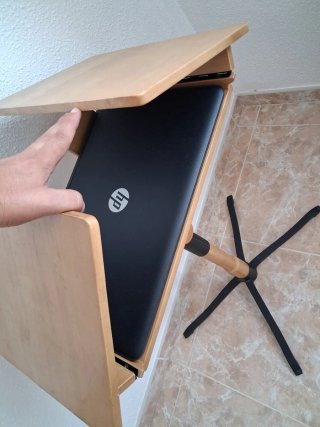 Tavolo portatile per laptop regolabile