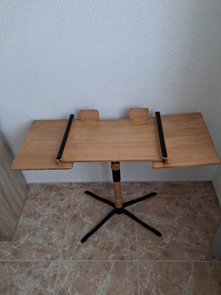 Tavolo portatile per laptop regolabile