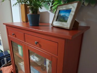 Vitrina Roja IKEA Hemnes