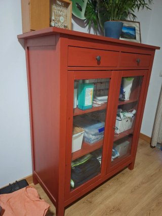 Vitrina Roja IKEA Hemnes