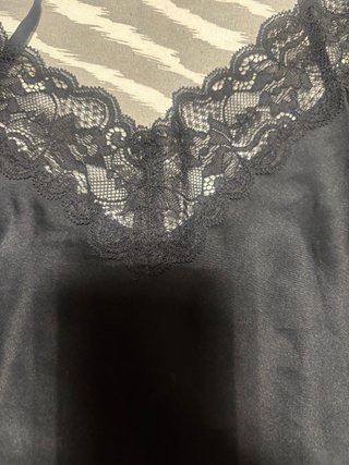 Conjunto Top y Short Seda y Encaje Negro