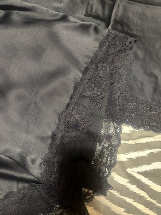 Conjunto Top y Short Seda y Encaje Negro
