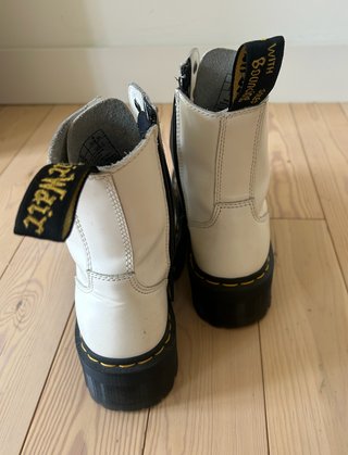 Botas Dr. Martens blancas de cuero