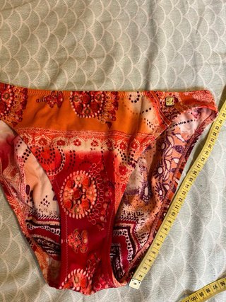 Bikini fantasia etnica arancio e rosso