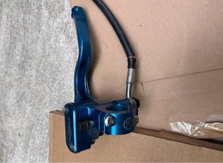 Beringer 6 pistões azul com disco