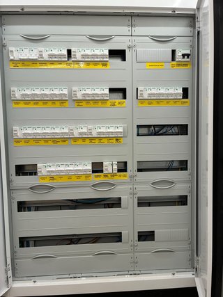 Cuadro Eléctrico ABB 216 Huecos