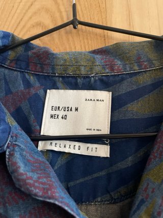 Camisa estampada hojas