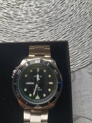 Reloj Seiko Automático Negro y Plateado