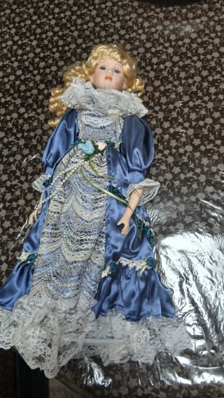 Muñeca de porcelana clásica