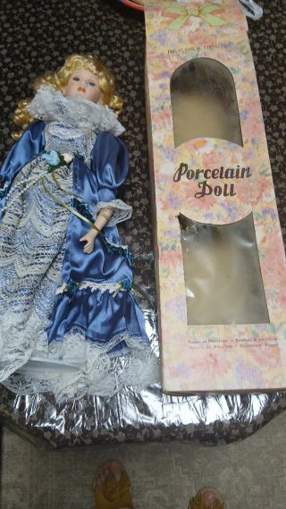Muñeca de porcelana clásica
