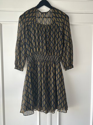 Vestido corto Kookai negro y dorado