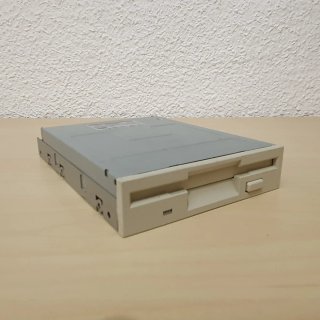 Disquetera Samsung SFD-321B de 3.5 pulgadas.