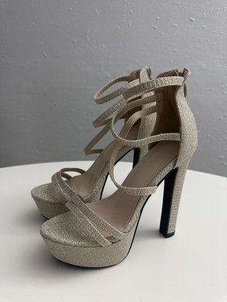 Sandalias doradas tacón plataforma