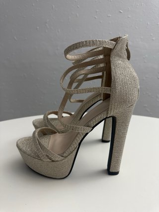 Sandalias doradas tacón plataforma