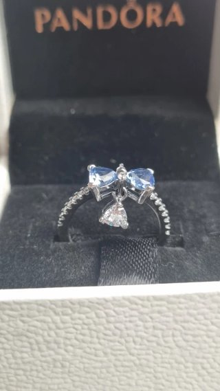 Anillo Pandora Lazo Azul y Cristal Los Bridgerton