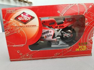 Moto a escala 1:10 Yamaha YZR 500 Checa