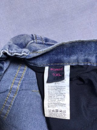 Pantalón corto vaquero con adornos