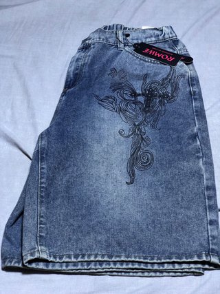 Pantalón corto vaquero con adornos
