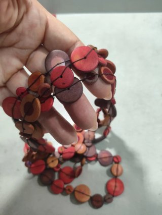 Collar y pendientes de madera