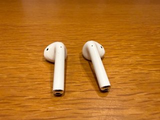 Apple AirPods con estuche de carga